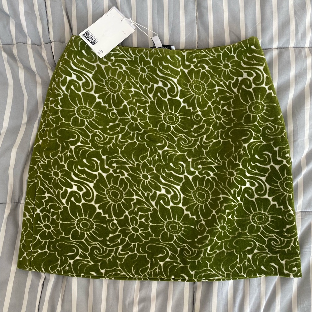 & Other Stories green floral mini skirt - Picture 2 of 7